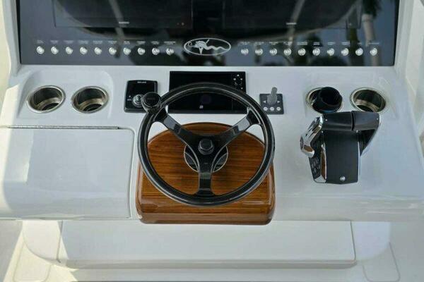 Valhalla 33 JUST ONE MORE - Exterior Helm