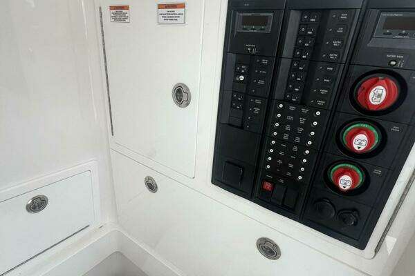 Valhalla Boatworks V-33 Yacht For Sale