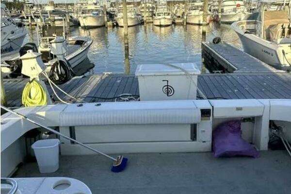 Photo of the 1998 Sea Ray 330 Express