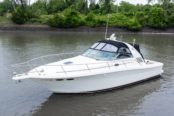 33ft Sea Ray Yacht For Sale