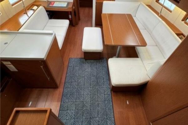 Run For The Roses 47ft Beneteau Yacht For Sale