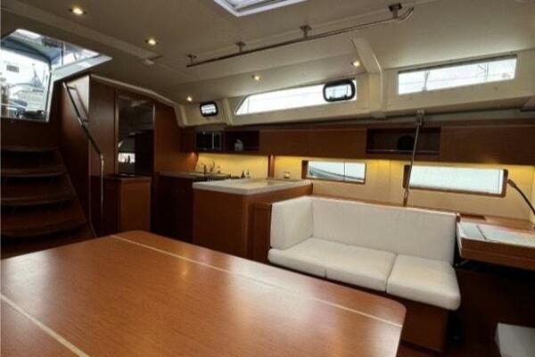 Run For The Roses 47ft Beneteau Yacht For Sale