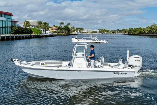 24ft Everglades Yacht For Sale