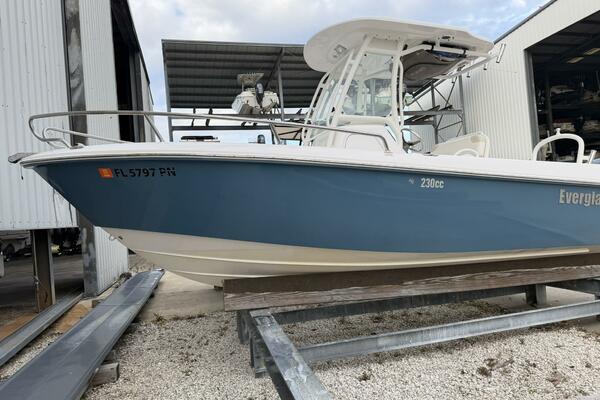 23ft Everglades Yacht For Sale