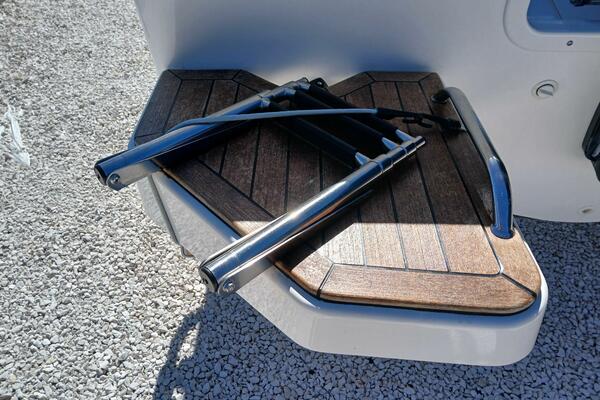 JX MARIE 19ft Boston Whaler Yacht For Sale