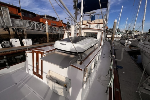 Grand Banks 36 Yacht For Sale