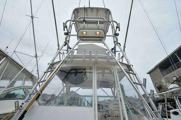 Photo of the 2007 Carolina Classic 28 Express "Fin Hunter"
