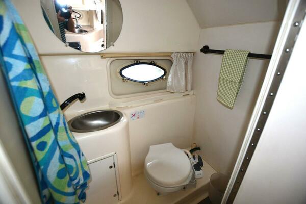 27ft Rinker Yacht For Sale