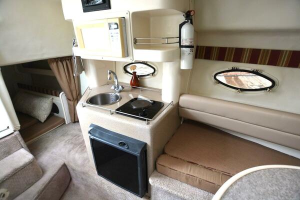 27ft Rinker Yacht For Sale