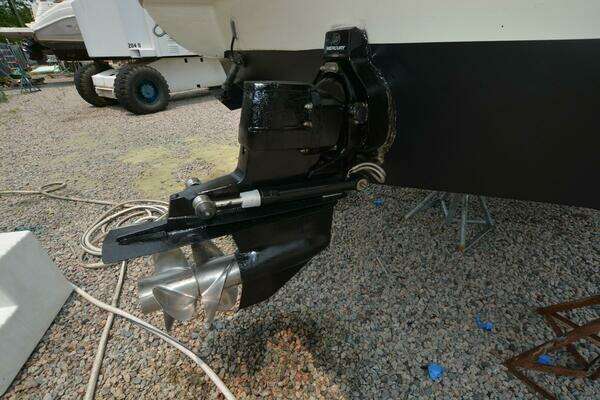 Photo of the 1999 Rinker Fiesta Vee 270