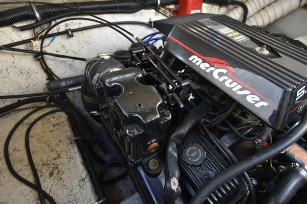 27ft Rinker Yacht For Sale