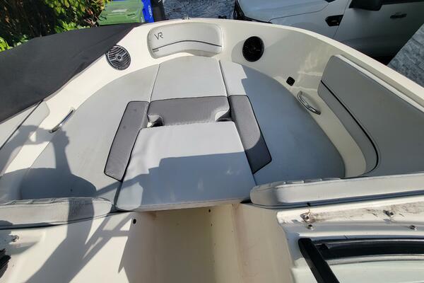 22ft Bayliner Yacht For Sale