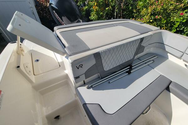 22ft Bayliner Yacht For Sale
