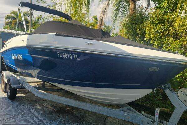 Photo of the 2023 Bayliner VR6 OB