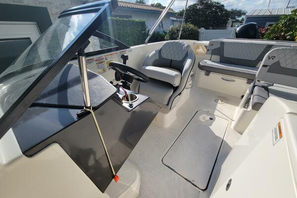 22ft Bayliner Yacht For Sale
