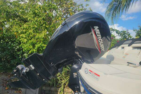 Photo of the 2023 Bayliner VR6 OB