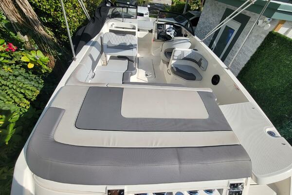 22ft Bayliner Yacht For Sale