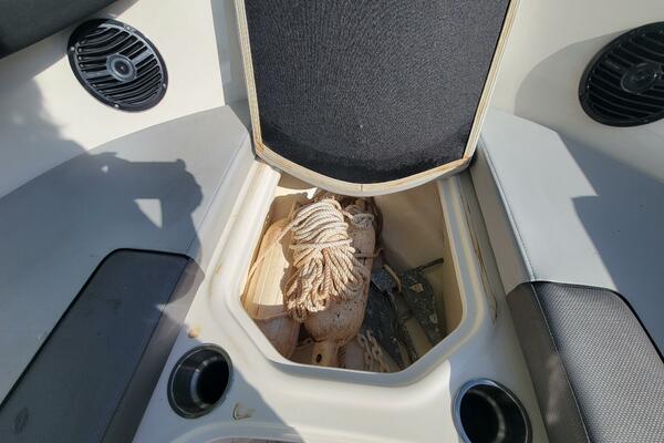 22ft Bayliner Yacht For Sale