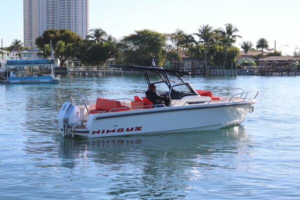 Nimbus T8 - Starboard Profile