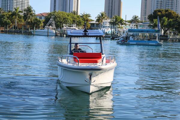 Nimbus T8 - Bow Profile