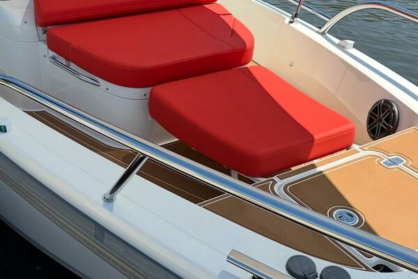 26ft Nimbus Yacht For Sale