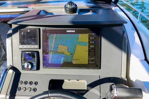 Nimbus T8 - Helm Station