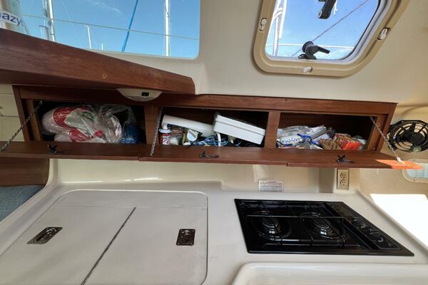 Hazyblur 28ft Hunter Yacht For Sale