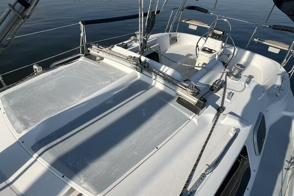 Hazyblur 28ft Hunter Yacht For Sale