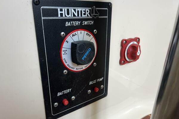 Hazyblur 28ft Hunter Yacht For Sale