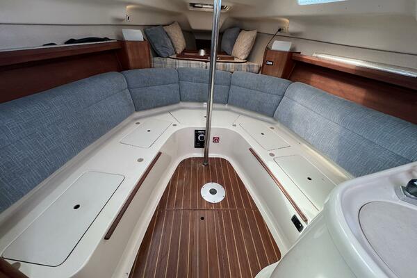 Hazyblur 28ft Hunter Yacht For Sale