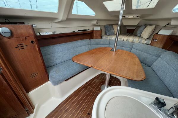 Hazyblur 28ft Hunter Yacht For Sale