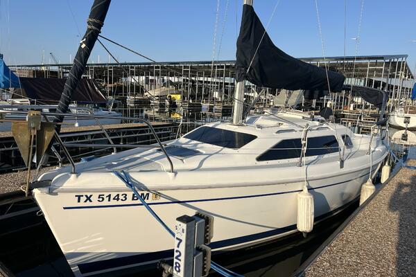 Hazyblur 28ft Hunter Yacht For Sale