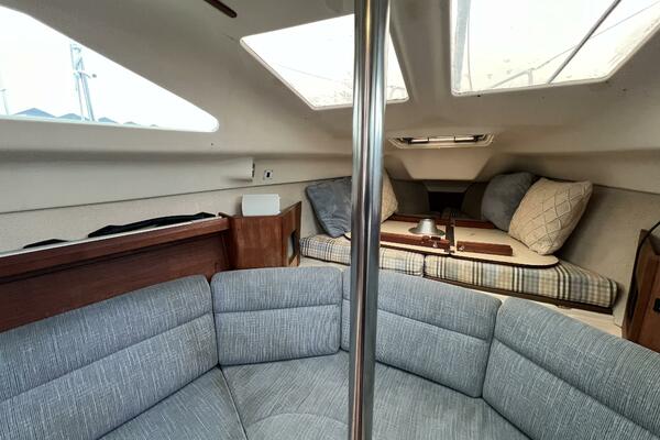 Hazyblur 28ft Hunter Yacht For Sale