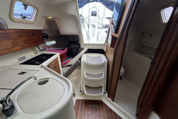 Hazyblur 28ft Hunter Yacht For Sale
