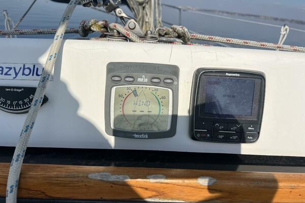Hazyblur 28ft Hunter Yacht For Sale