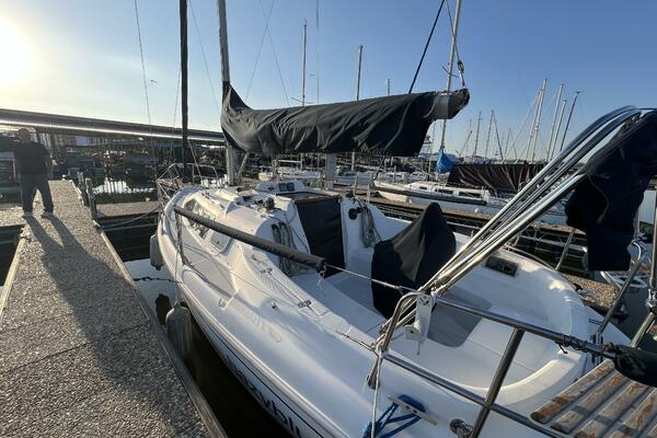 Hazyblur 28ft Hunter Yacht For Sale