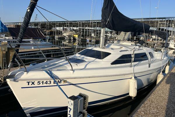 Hazyblur 28ft Hunter Yacht For Sale