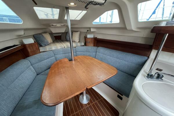 Hazyblur 28ft Hunter Yacht For Sale