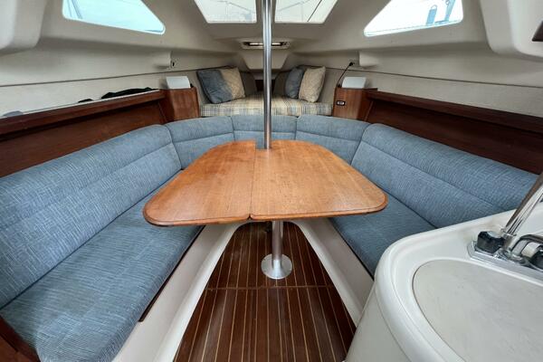 Hazyblur 28ft Hunter Yacht For Sale