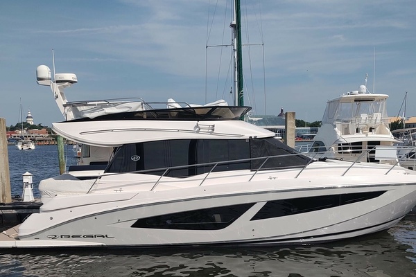 42' 42 Fly Regal 2021