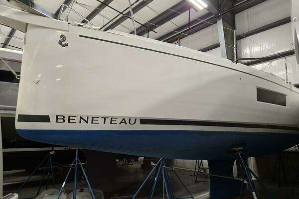 Photo of the 2021 Beneteau Oceanis 30.1 "MAHALO"