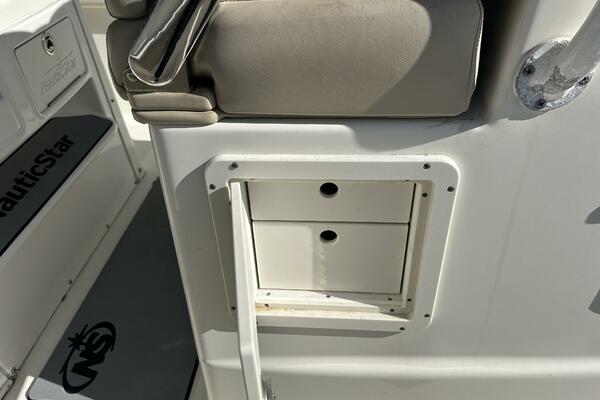 28ft NauticStar Yacht For Sale