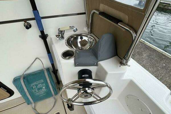 Cutwater 28 Yacht For Sale