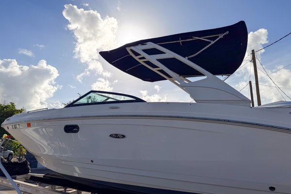 Photo of the 2021 Sea Ray SDX 270