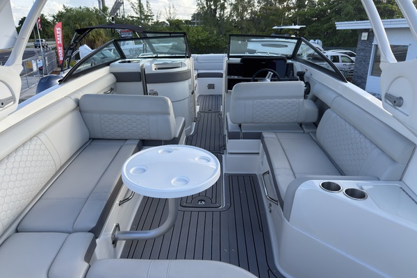 Photo of the 2021 Sea Ray SDX 270