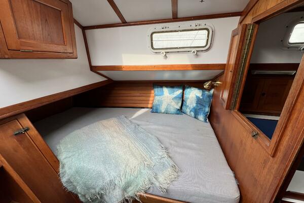 Starry Night 37ft Dickerson Yacht For Sale