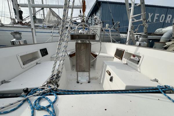Starry Night 37ft Dickerson Yacht For Sale