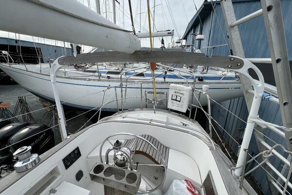 Starry Night 37ft Dickerson Yacht For Sale