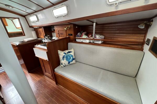 Starry Night 37ft Dickerson Yacht For Sale