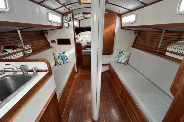 Starry Night 37ft Dickerson Yacht For Sale